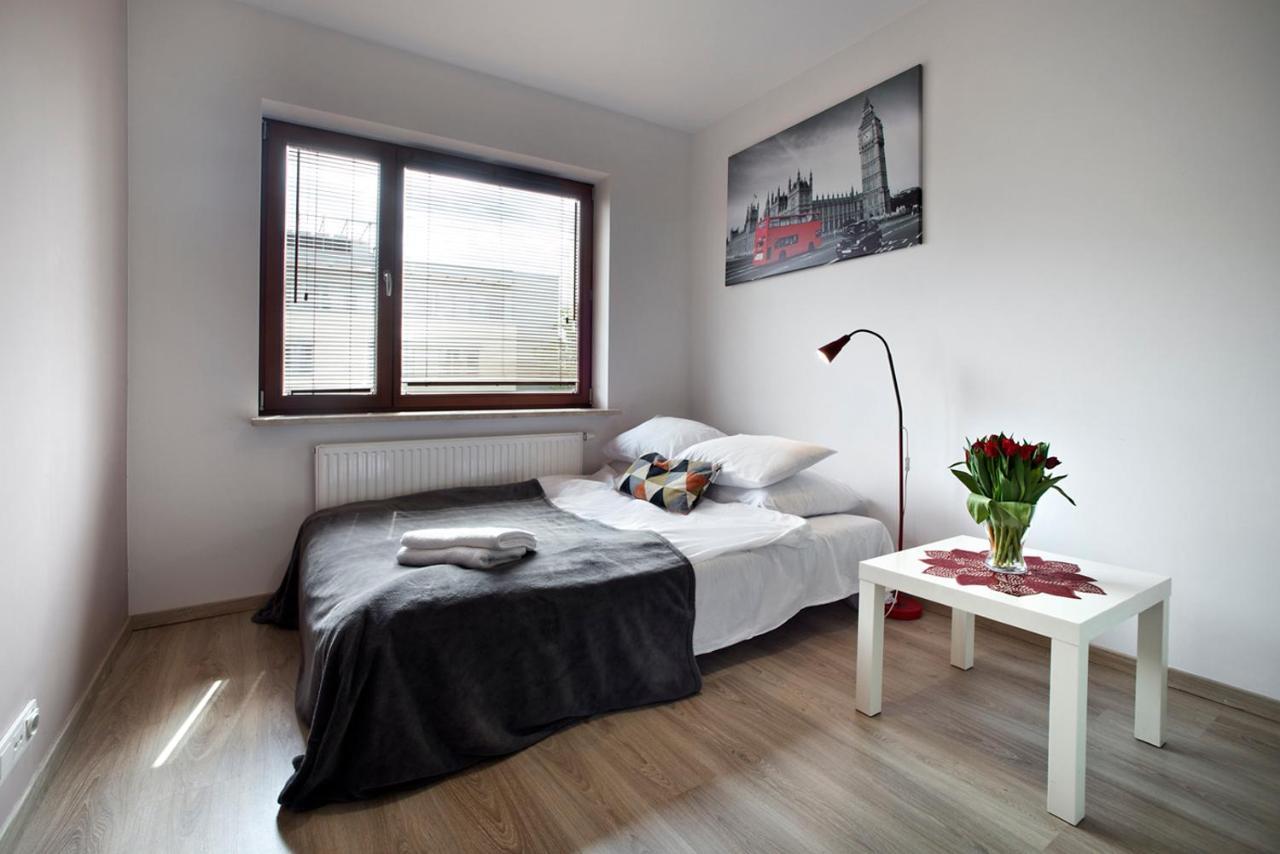 Airport Okecie Klobucka P&O Serviced Apartments Варшава Екстер'єр фото